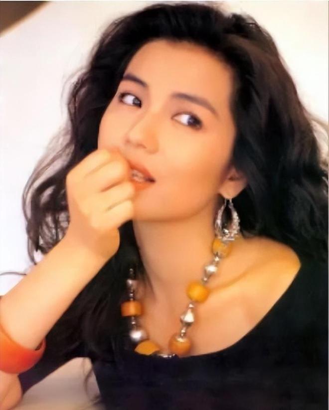 弄豪门梦碎成洗澡美人！钟楚红被“房事龙”玩(图2)